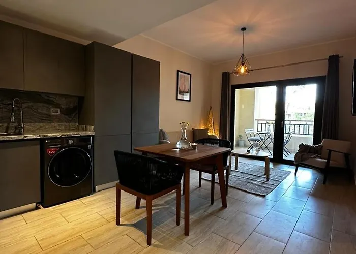 Luxury Self-catering & Studios, Al Dau Heights Appartamento *