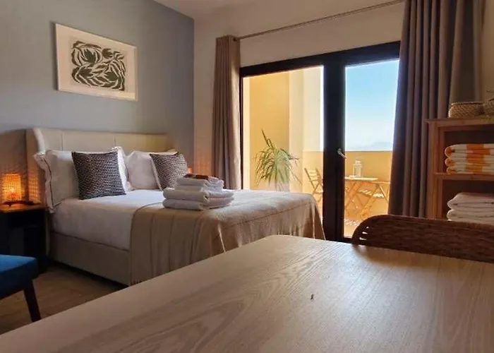 Luxury Self-catering & Studios, Al Dau Heights Appartamento *