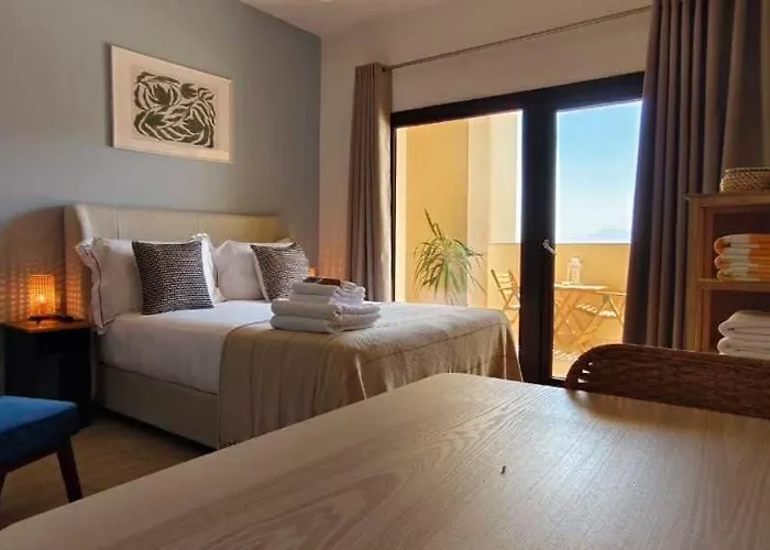 Luxury Self-catering & Studios, Al Dau Heights Appartamento *