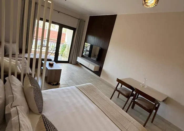 Luxury Self-catering & Studios, Al Dau Heights